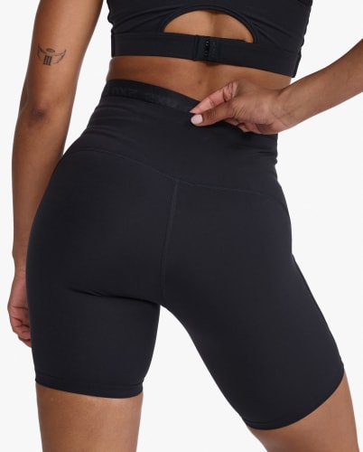 Form Stash Hi-Rise 6" Compression Short with Pockets